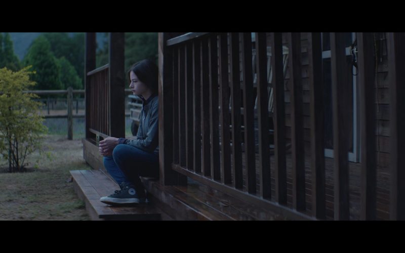 Converse Shoes of Mackenzie Foy as Jo Green in Black Beauty (2020) (Image 1)