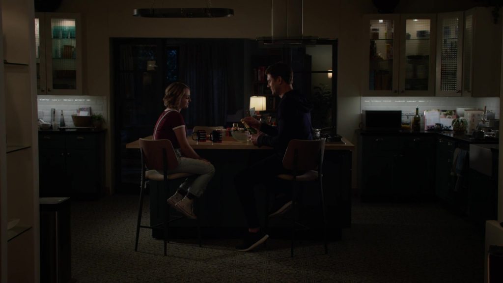 Converse Shoes of Sophie Reynolds as Isabel ‘Izzy' McKenna in L.A.'s Finest S02E12 “Coyote Ugly” (2020) (Image 1)