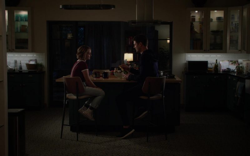 Converse Shoes of Sophie Reynolds as Isabel ‘Izzy' McKenna in L.A.'s Finest S02E12 “Coyote Ugly” (2020) (Image 1)