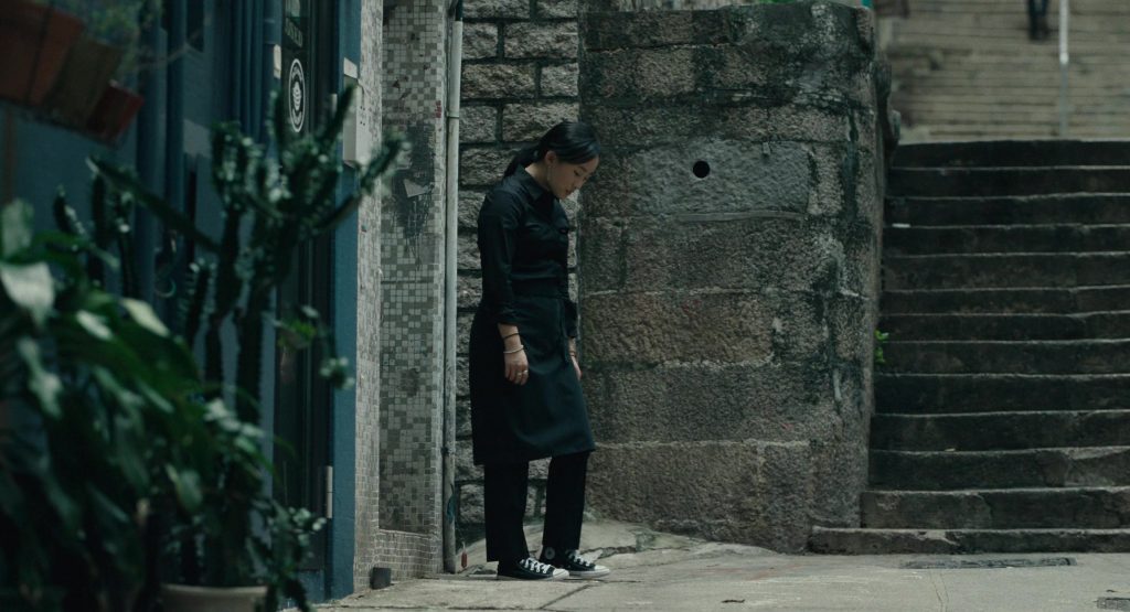 Converse Sneakers Ji-young Yoo as Mercy Cho in Expats S01E03 “Mid-Levels” (2024) (Image 1)