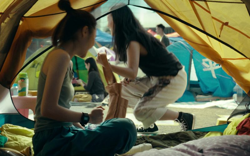 Converse Sneakers in Expats S01E06 “Home” (2024) (Image 1)