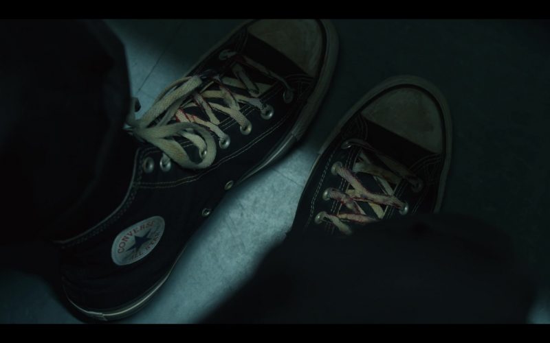 Converse Sneakers in Fight Night – The Million Dollar Heist S01E04 (2024) (Image 1)