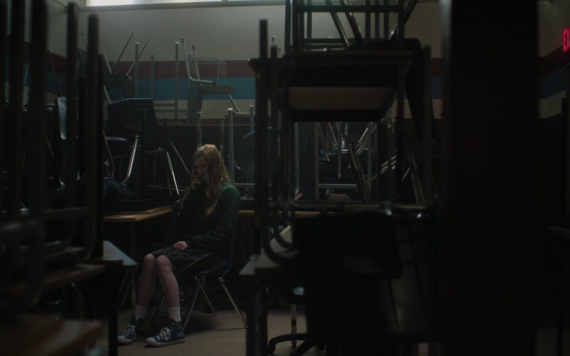 Converse Sneakers in Happy Face S01E05 “Don't Dream” (2025) (Image 1)