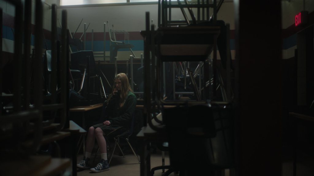 Converse Sneakers in Happy Face S01E05 “Don't Dream” (2025) (Image 4)