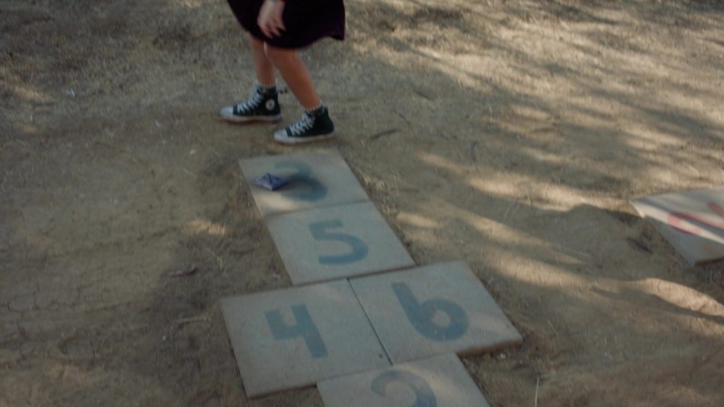 Converse Sneakers in High Potential S01E13 “Let's Play” (2025) (Image 4)