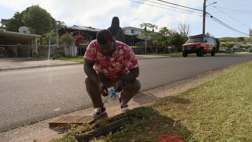 Converse Sneakers in Magnum P.I. S05E19 “Ashes to Ashes” (2024) (Image 2)
