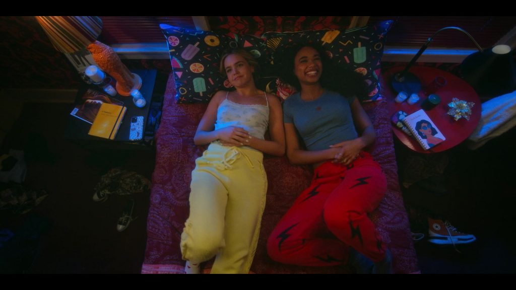 Converse Sneakers in Pretty Little Liars - Original Sin S02E05 “Chapter Fifteen - Friday the 13th” (2024) (Image 2)