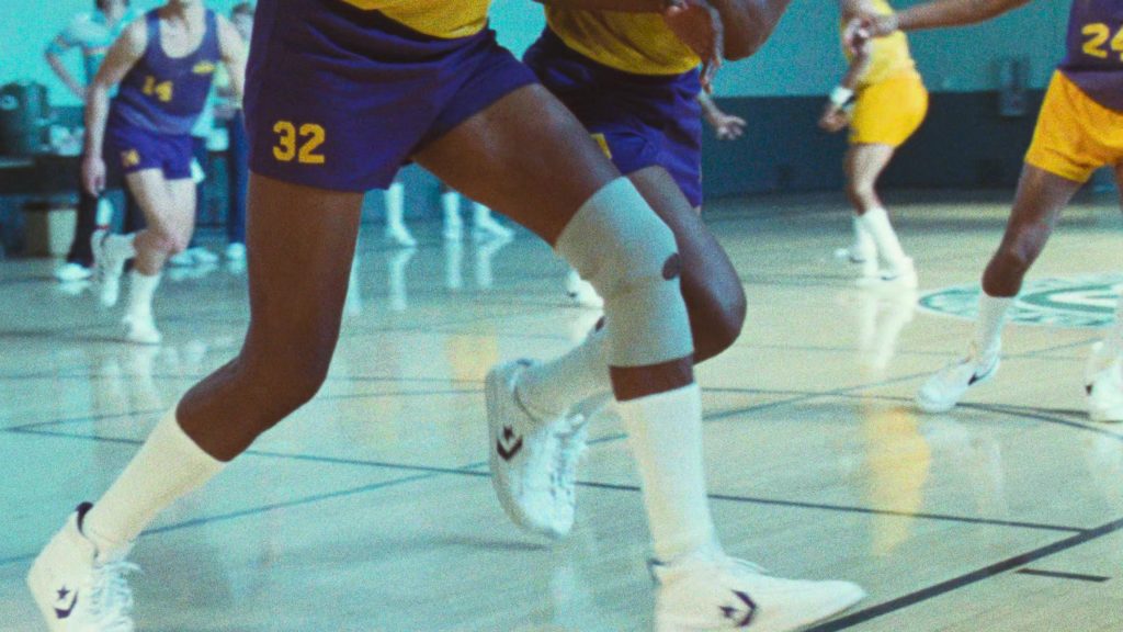 Converse Sneakers in Winning Time - The Rise of the Lakers Dynasty S02E02 “The Magic Is Back” (2023) (Image 1)