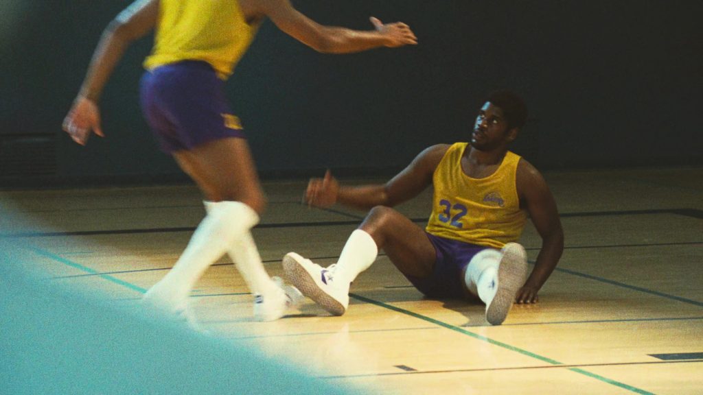 Converse Sneakers in Winning Time - The Rise of the Lakers Dynasty S02E02 “The Magic Is Back” (2023) (Image 2)