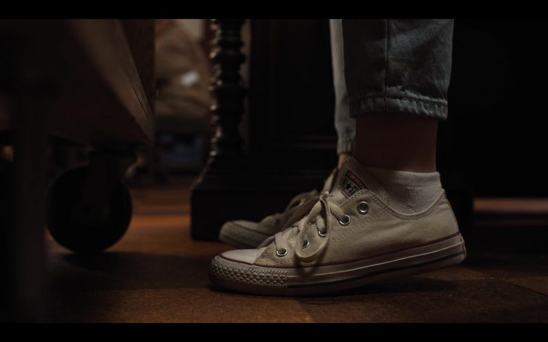 Converse White Low Top Shoes of Sabrina Carpenter in Work It (2020) (Image 1)