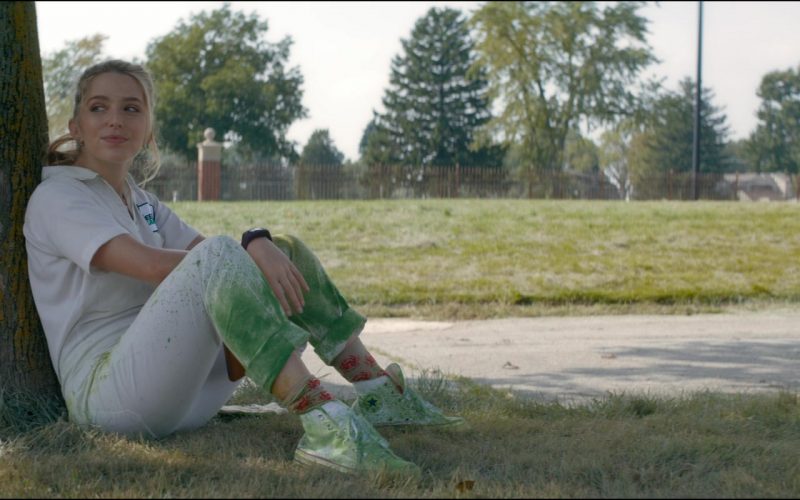 Converse White Shoes of Jessica Rothe as Samantha in Utopia S01E01 “Life Begins” (2020) (Image 1)