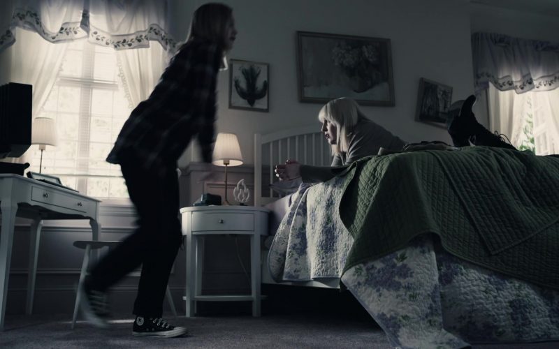 Converse Women's Shoes in Cruel Summer S01E05 “As the Carny Gods Intended” (2021) (Image 1)