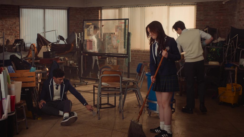 Converse and Adidas Sneakers in XO Kitty S02E02 “Never Been Kissed” (2025) (Image 2)