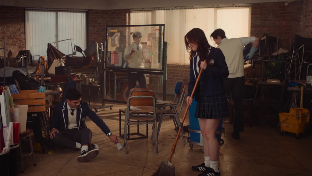 Converse and Adidas Sneakers in XO Kitty S02E02 “Never Been Kissed” (2025) (Image 3)
