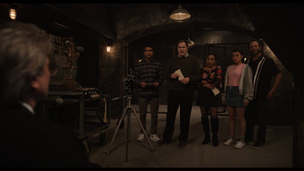 Converse and Nike Shoes in Only Murders in the Building S04E08 “Lifeboat” (2024) (Image 3)