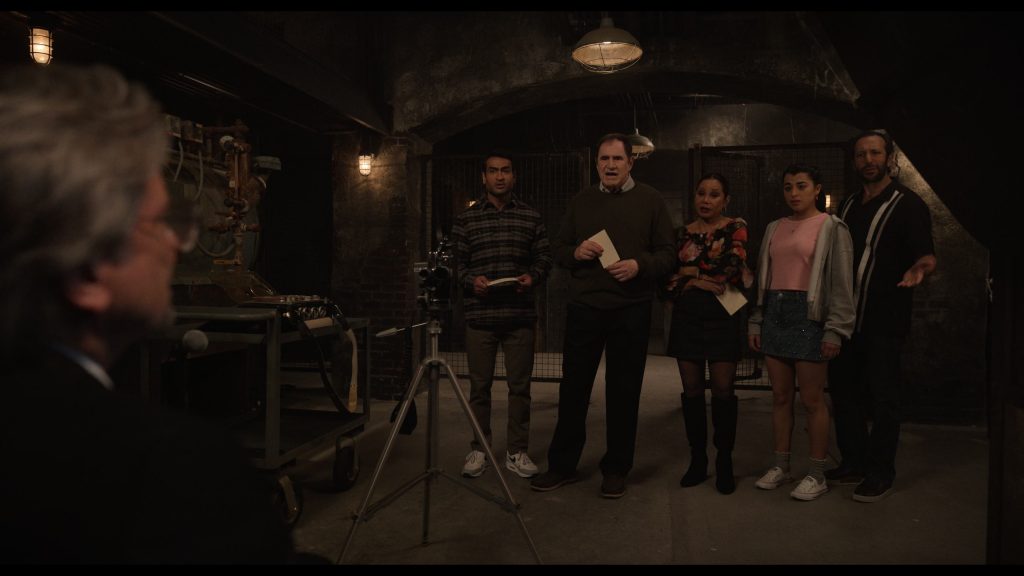 Converse and Nike Shoes in Only Murders in the Building S04E08 “Lifeboat” (2024) (Image 4)