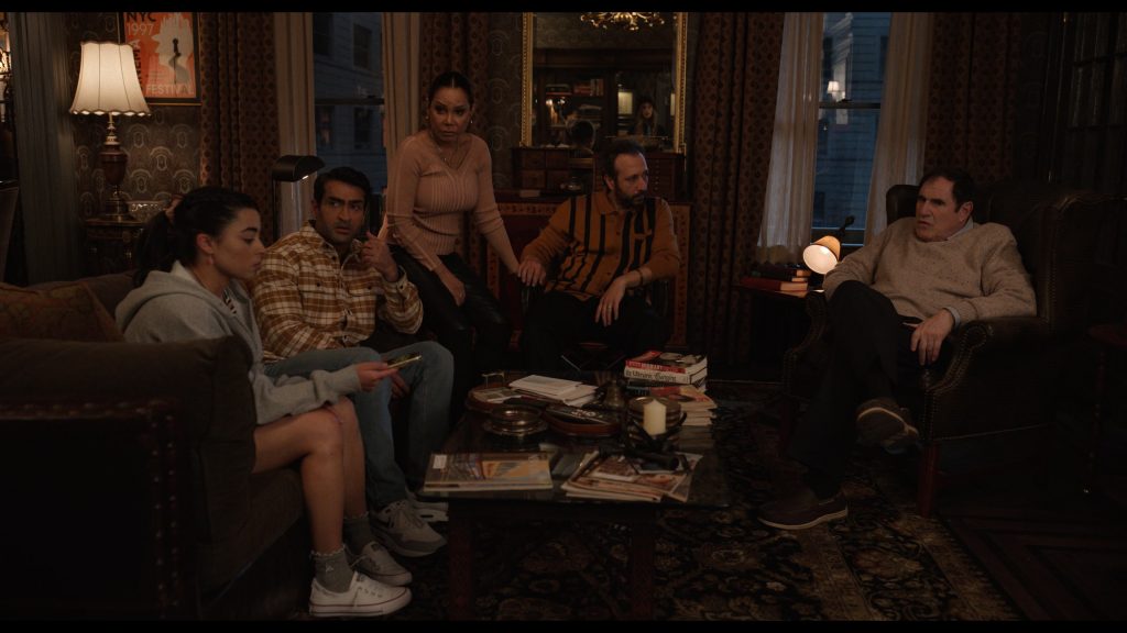 Converse and Nike Shoes in Only Murders in the Building S04E08 “Lifeboat” (2024) (Image 8)