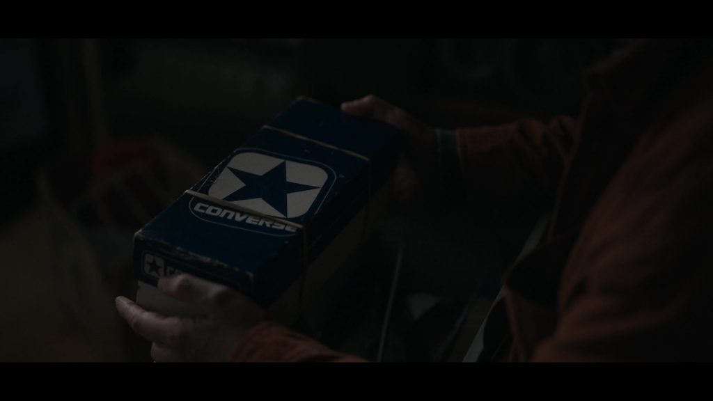 Converse in Black Mirror S07E05 “Eulogy” (2025) (Image 6)