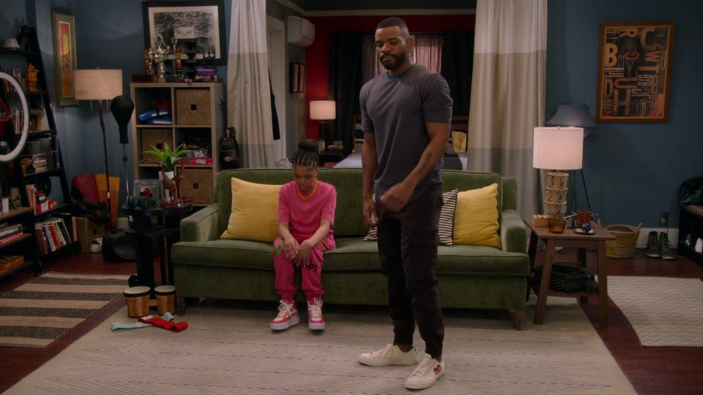 Converse x COMME des GARÇONS Sneakers in The Upshaws S04E04 “Slap Happy” (2023) (Image 3)