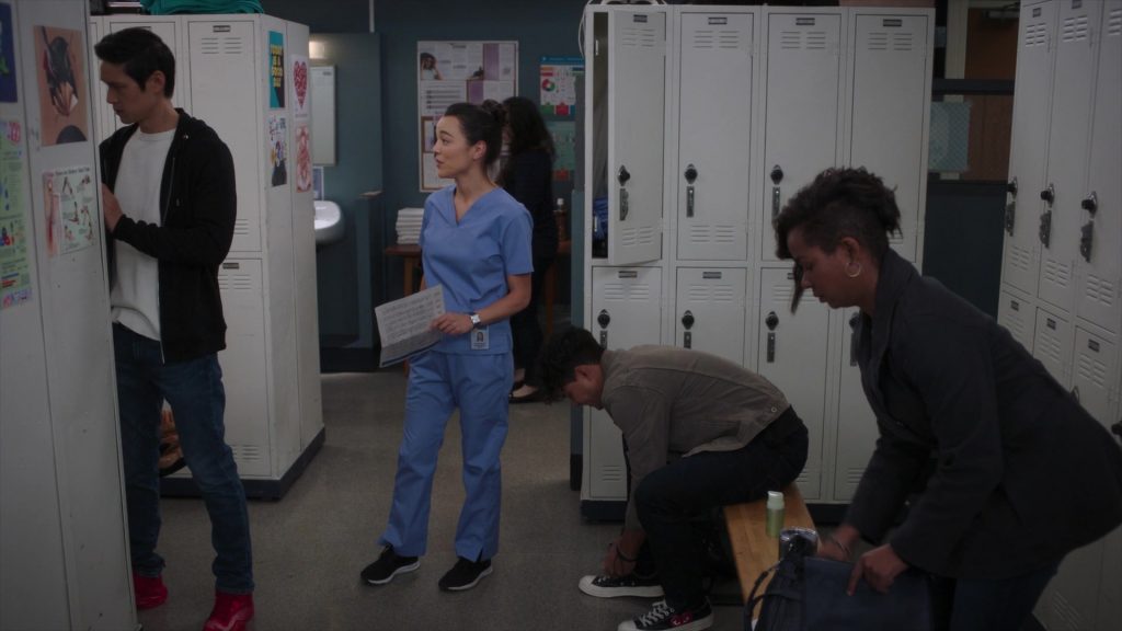 Converse x Comme des Garçons Shoes in Grey's Anatomy S20E04 “Baby Can I Hold You” (2024) (Image 3)