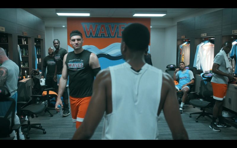 Core Hydration, Nike Shoes in Running Point S01E04 “Doljanchi” (2025) (Image 1)