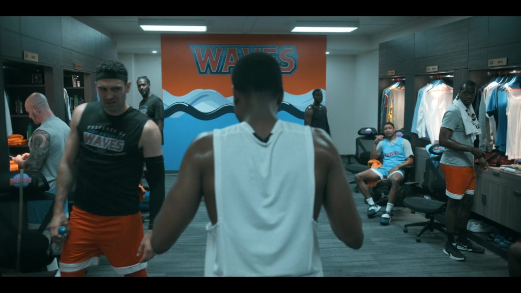 Core Hydration, Nike Shoes in Running Point S01E04 “Doljanchi” (2025) (Image 2)