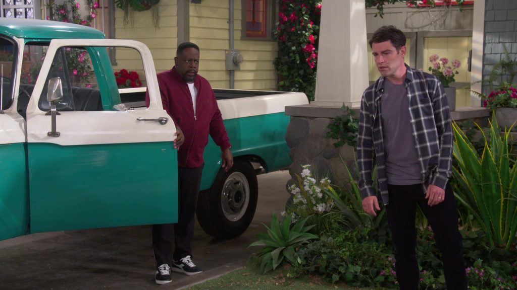 Diadora Game L Low Sneakers of Cedric the Entertainer as Calvin in The Neighborhood S03E04 “Welcome to the Rooster” (2020) (Image 1)