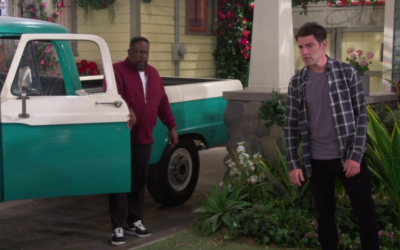 Diadora Game L Low Sneakers of Cedric the Entertainer as Calvin in The Neighborhood S03E04 “Welcome to the Rooster” (2020) (Image 1)