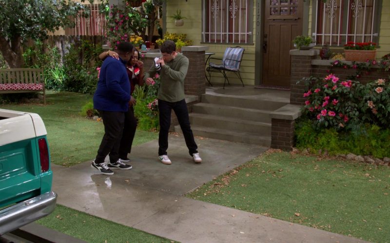 Diadora Game L Low Trainers of Cedric the Entertainer as Calvin in The Neighborhood S03E01 “Welcome to the Movement” (2020) (Image 1)