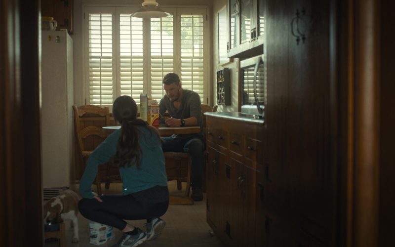 Fila Sneakers in Countdown S01E11 “Run” (2025) (Image 1)