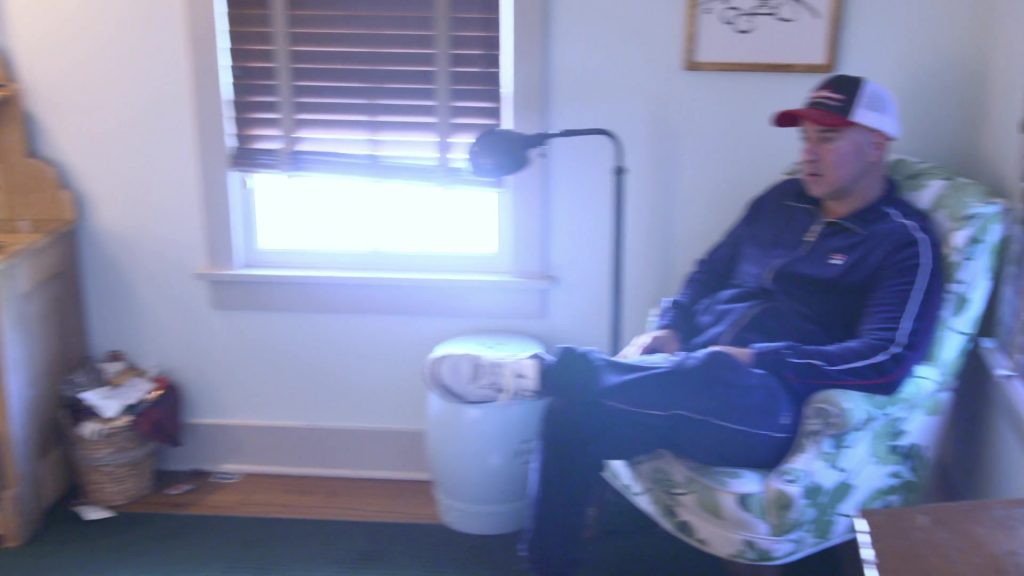 Fila Tracksuit, Nike Air Jordan Sneakers in Jersey Shore Family Vacation S08E06 “Eggcellent” (2025) (Image 15)