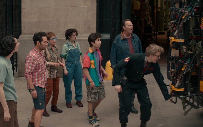 Fjällräven Shorts and Asics Sneakers in Ghostbusters - Frozen Empire (2024) (Image 1)