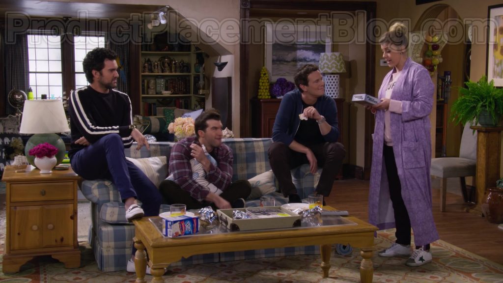 Golden Goose Deluxe Brand Sneakers of Jodie Sweetin as Stephanie Tanner in Fuller House S05E13 “College Tours” (2020) (Image 1)