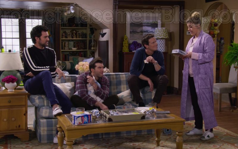 Golden Goose Deluxe Brand Sneakers of Jodie Sweetin as Stephanie Tanner in Fuller House S05E13 “College Tours” (2020) (Image 1)