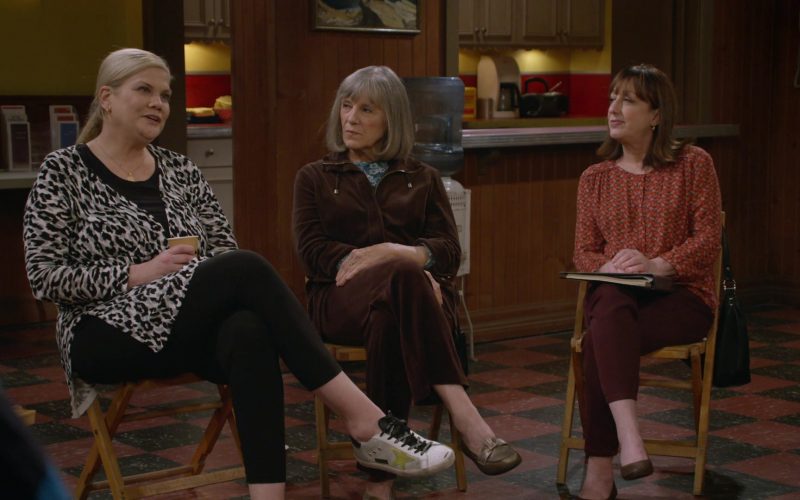 Golden Goose Superstar Sneakers of Kristen Johnston as Tammy Diffendorf in Mom S08E18 “My Kinda People and the Big To-Do” (2021) (Image 1)