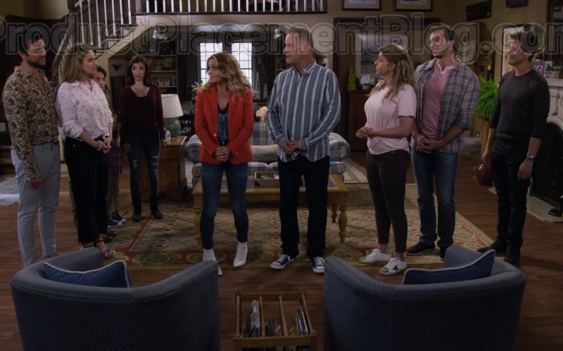 Golden Goose Superstar White Leather Trainers of Jodie Sweetin as Stephanie Tanner in Fuller House S05E10 “If the Suit Fits” (2020) (Image 1)