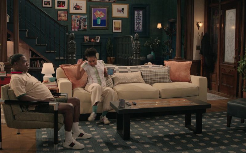 Gucci Shirt and Shoes in Crutch S01E04 “Hope in Harlem” (2025) (Image 1)