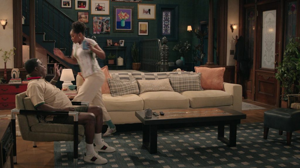 Gucci Shirt and Shoes in Crutch S01E04 “Hope in Harlem” (2025) (Image 2)