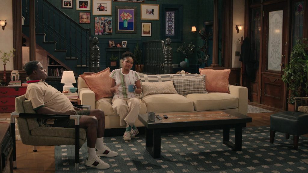 Gucci Shirt and Shoes in Crutch S01E04 “Hope in Harlem” (2025) (Image 3)