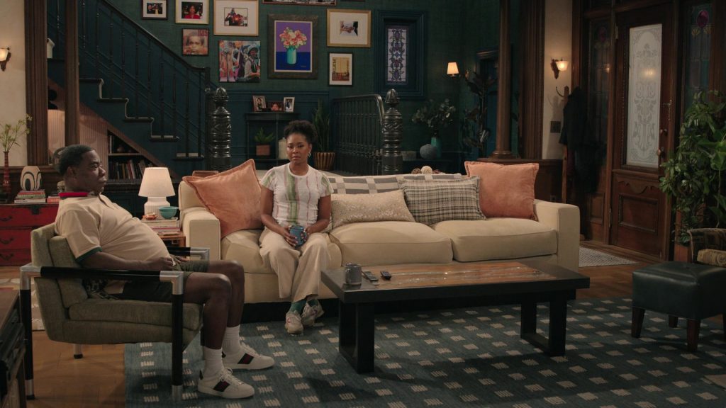 Gucci Shirt and Shoes in Crutch S01E04 “Hope in Harlem” (2025) (Image 6)