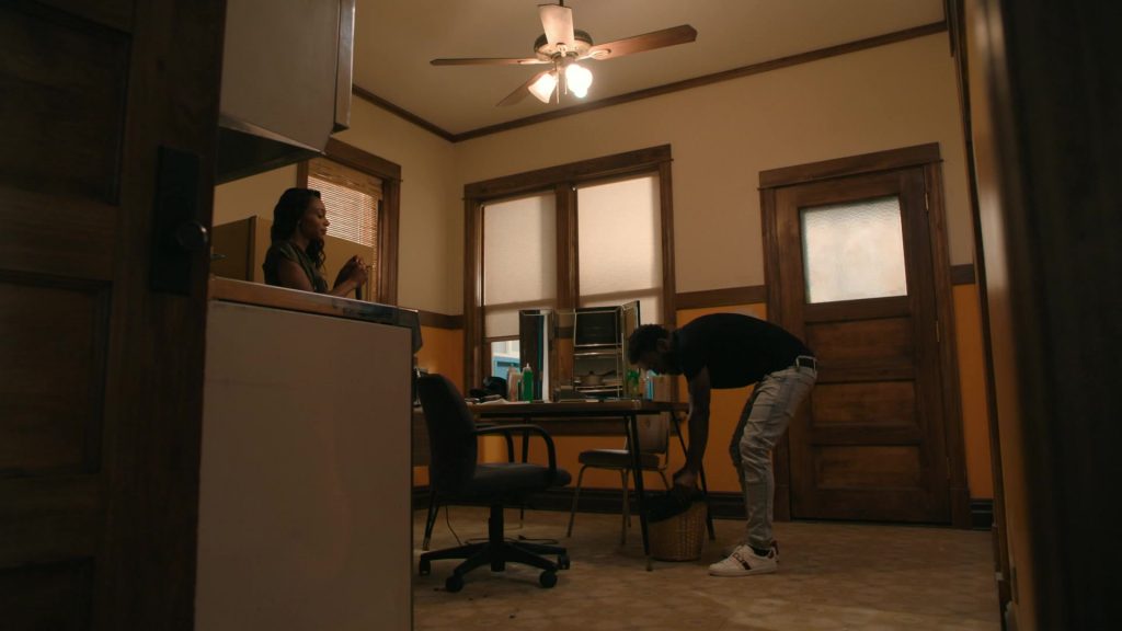 Gucci Sneakers For Men in The Chi S03E02 “Brewfurd” (2020) (Image 2)