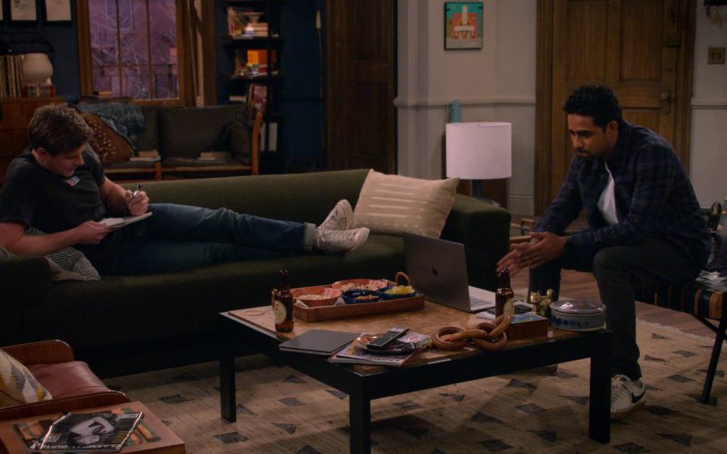 Guinness Beer, Apple MacBook Laptop and Nike Shoes in How I Met Your Father S01E07 “Rivka Rebel” (2022) (Image 1)