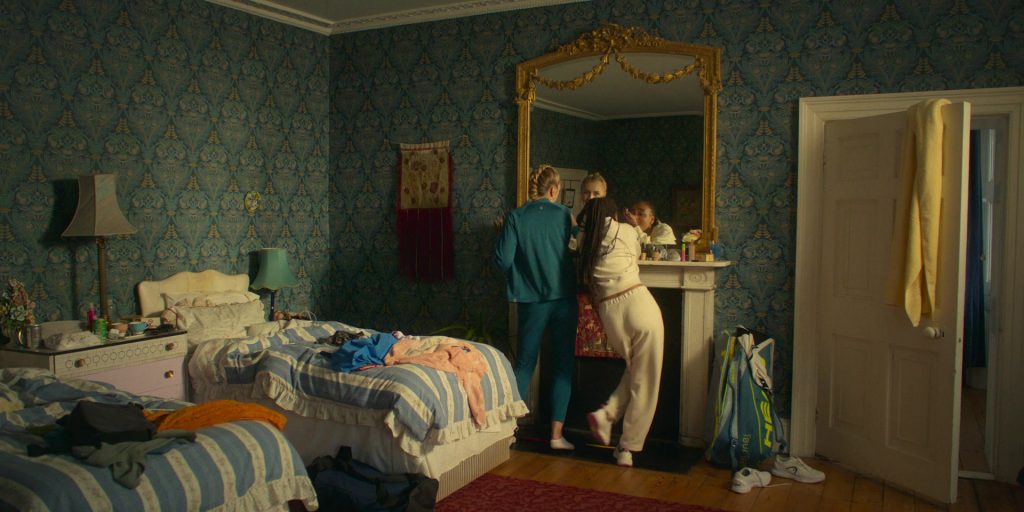Head Sneakers in Fifteen-Love S01E04 (2023) (Image 4)