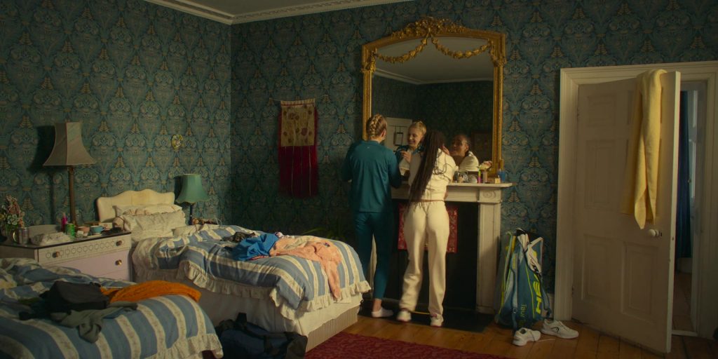 Head Sneakers in Fifteen-Love S01E04 (2023) (Image 5)