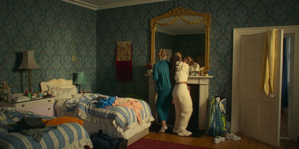 Head Sneakers in Fifteen-Love S01E04 (2023) (Image 6)