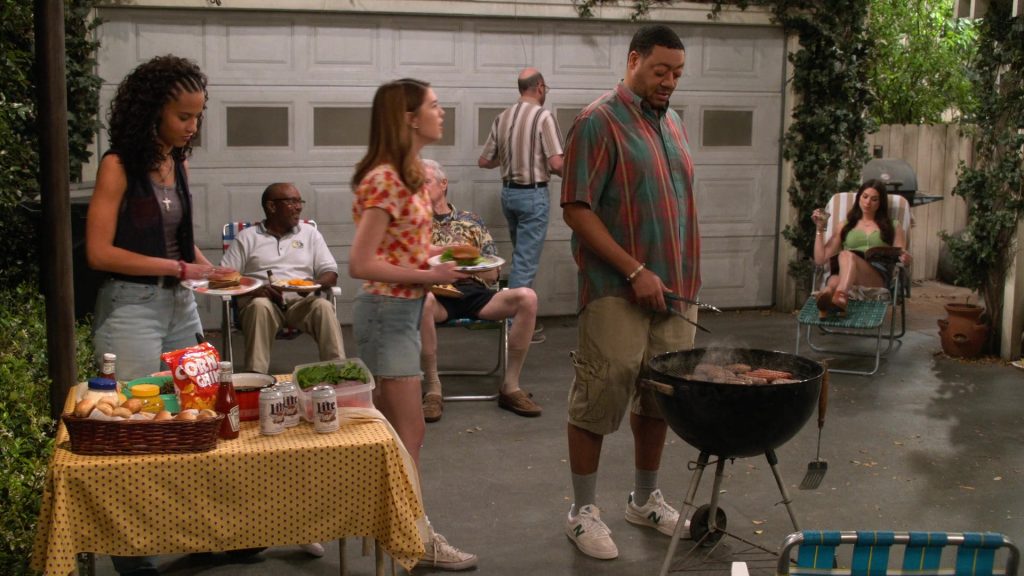 Heinz Ketchup, Miller Lite Beer and New Balance Sneakers in That 90s Show S03E05 (2024) (Image 5)