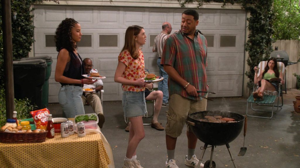Heinz Ketchup, Miller Lite Beer and New Balance Sneakers in That 90s Show S03E05 (2024) (Image 6)