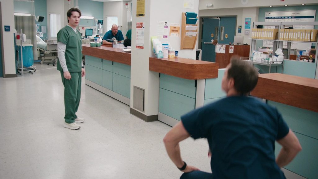 Hoka Arahi 7 running shoe in the Oat Milk -Barley colorway in St Denis Medical S02E03 “Get Me in the Pod, Brother” (2025) (Image 3)