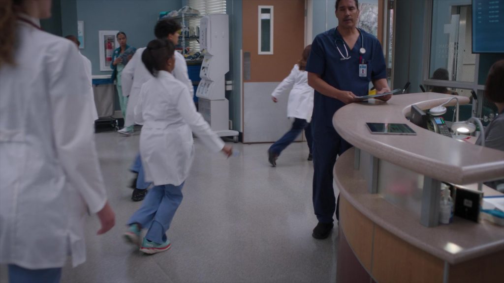 Hoka Sneakers in Greys Anatomy S22E02 “We Built This City” (2025) (Image 3)