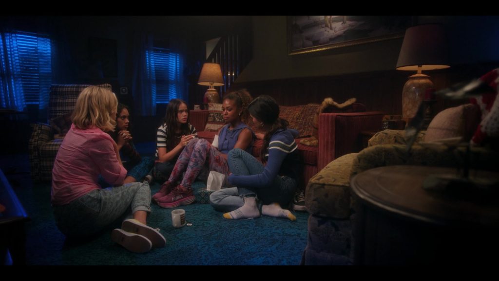Hoka Sneakers in Pretty Little Liars - Original Sin S02E05 “Chapter Fifteen - Friday the 13th” (2024) (Image 1)